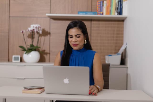 Elisandra Lili Pacheco, psicóloga comportamental e facilitadora certificada do Método Louise Hay